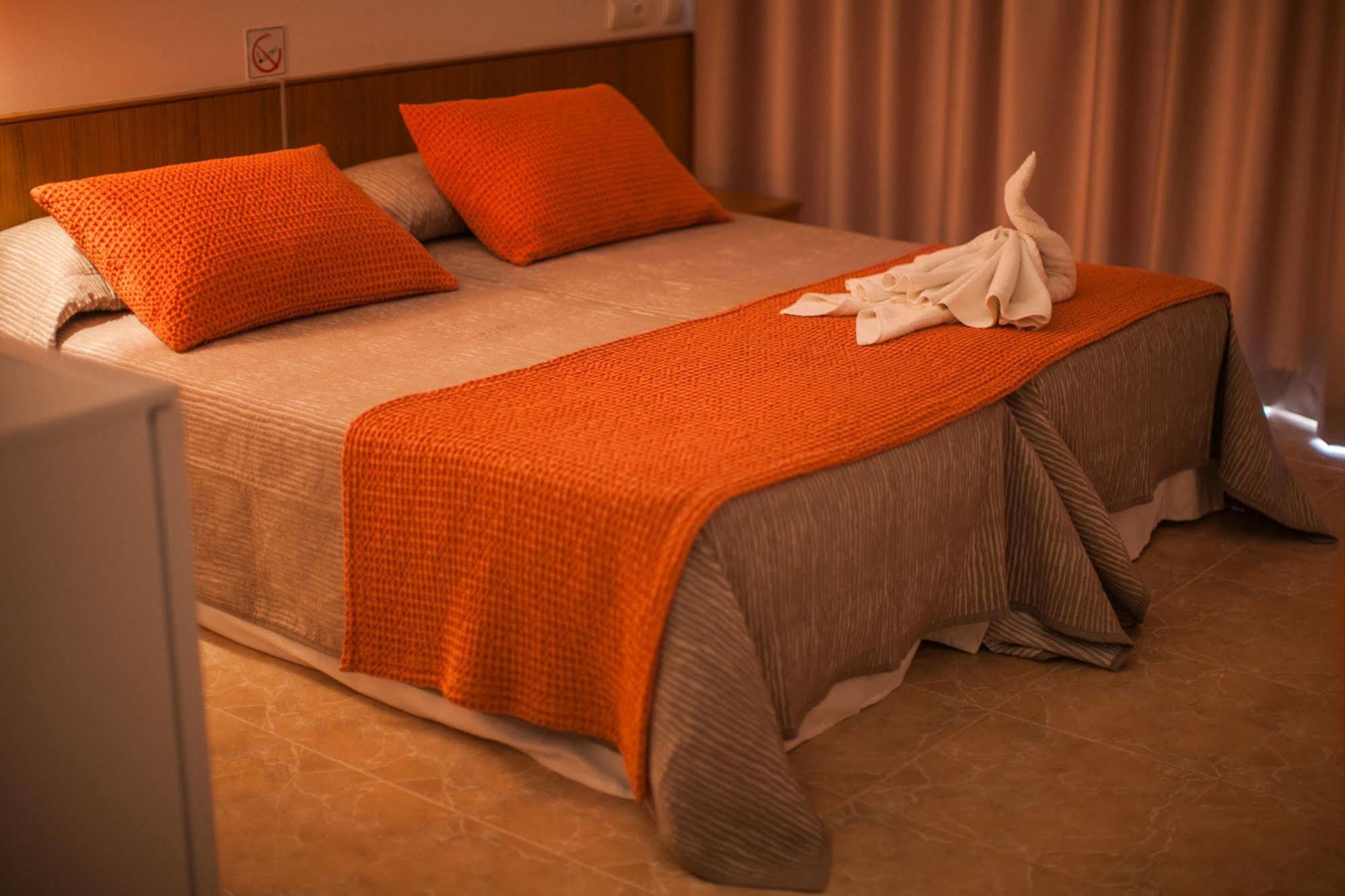 Hostal Los Pinos Es Cana Buitenkant foto