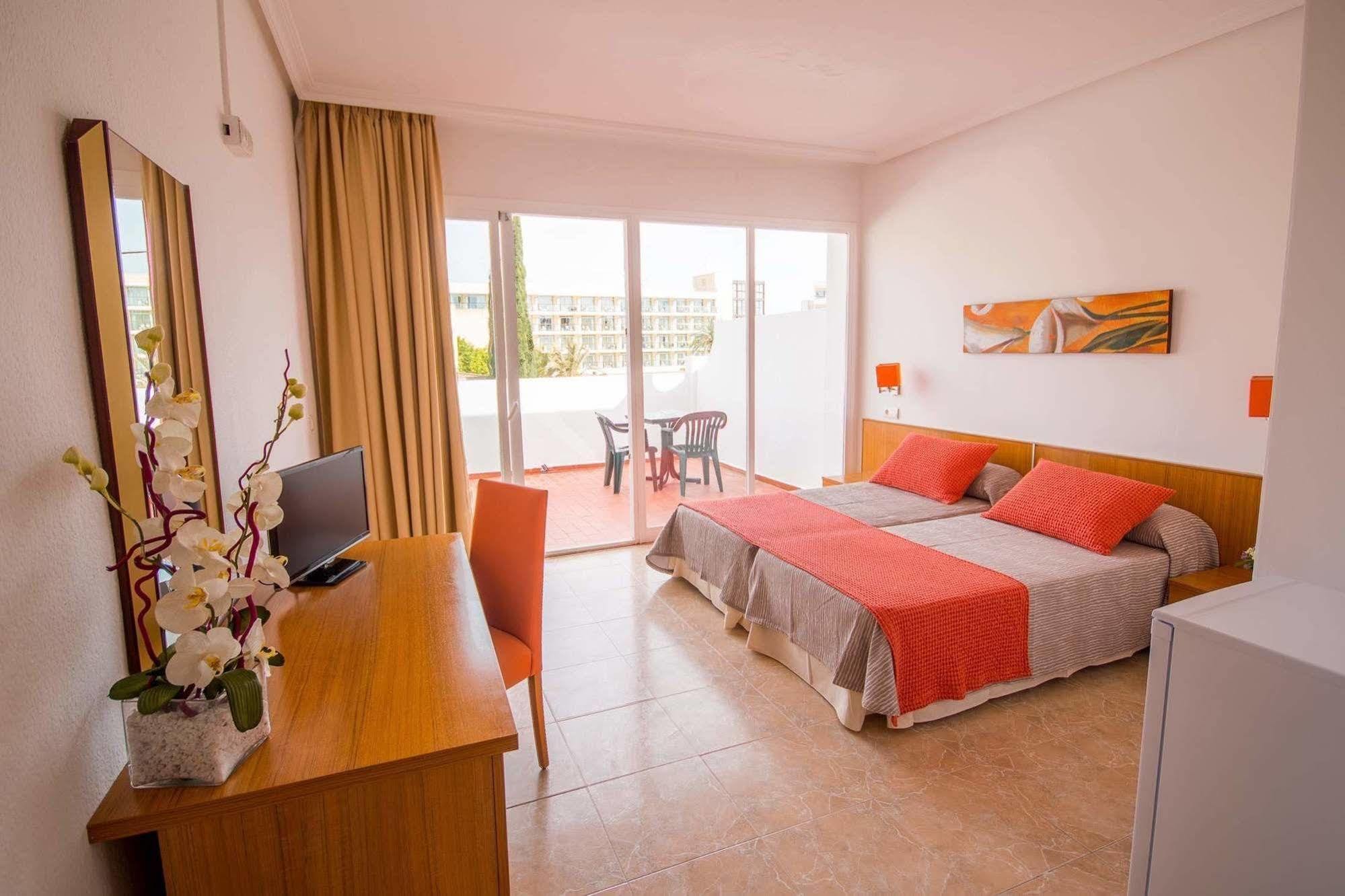Hostal Los Pinos Es Cana Buitenkant foto