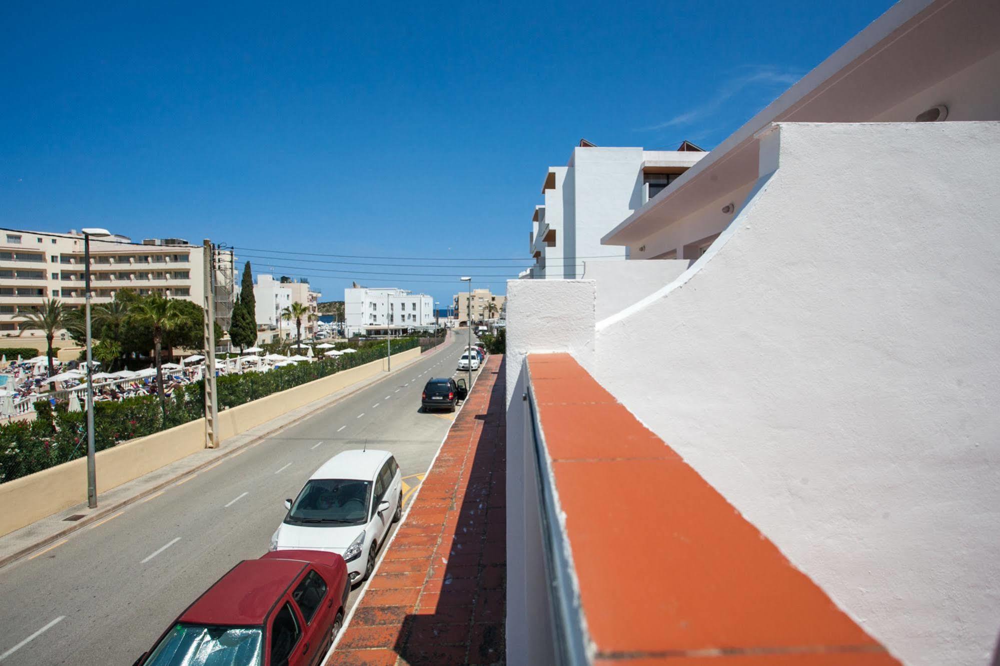 Hostal Los Pinos Es Cana Buitenkant foto